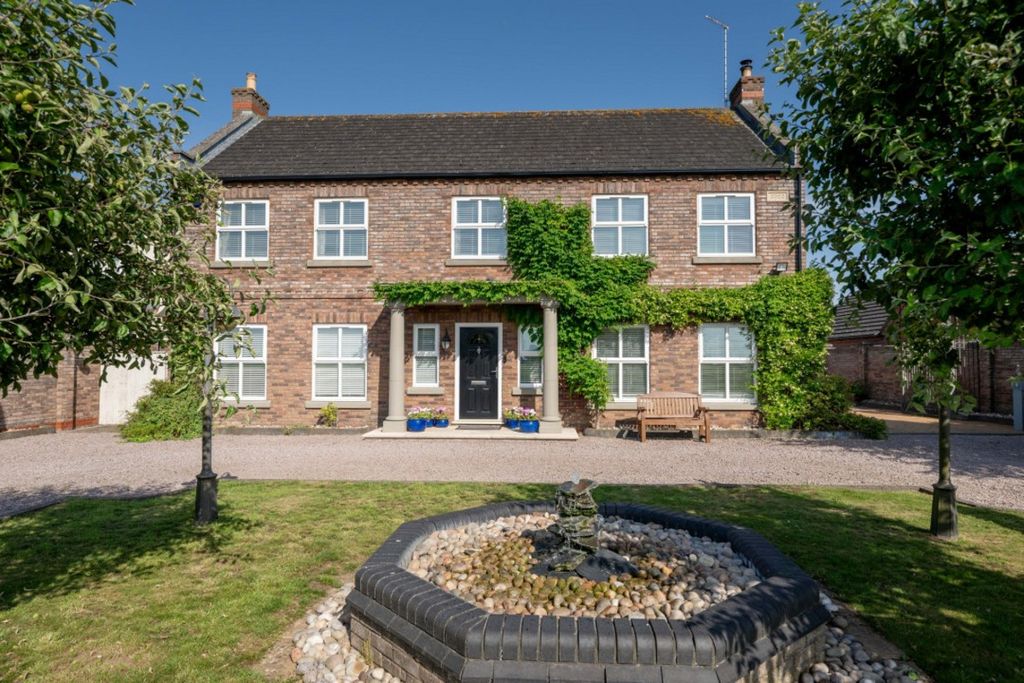 Property photo 1 of 42
