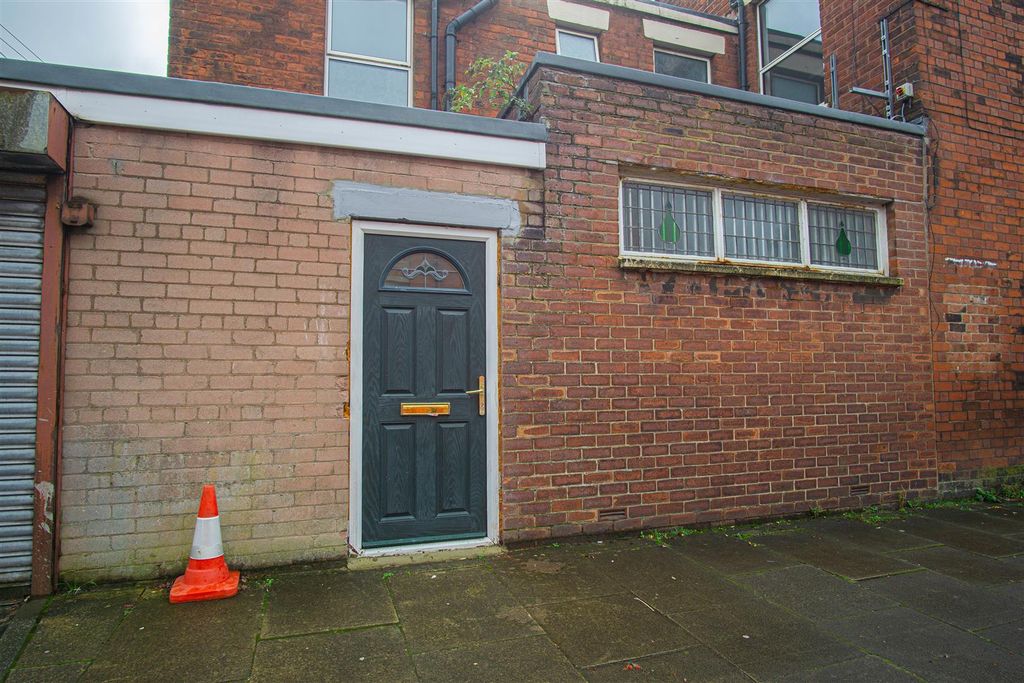 Property photo 1 of 8 Entrance To Flat