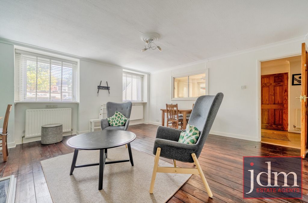Property photo 2 of 11 c4Aa549d-816d-4F1...