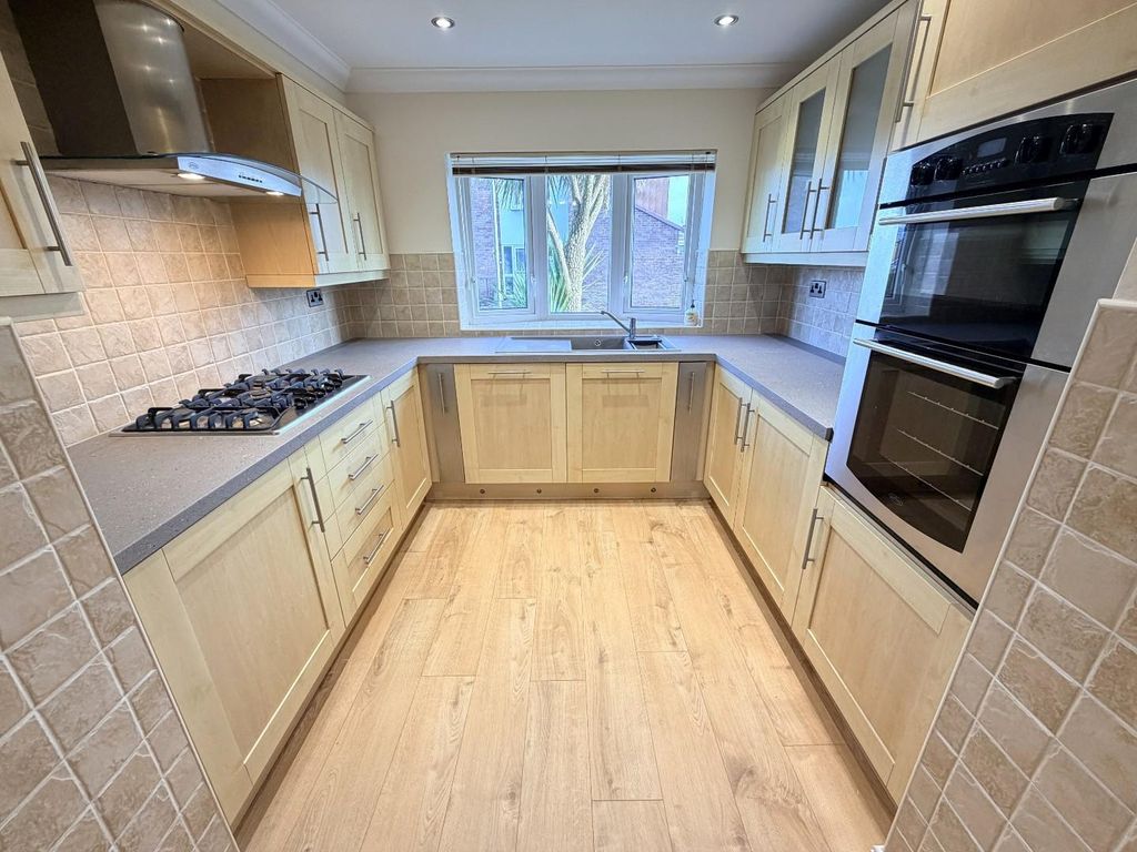 Property photo 3 of 39 Kitchen