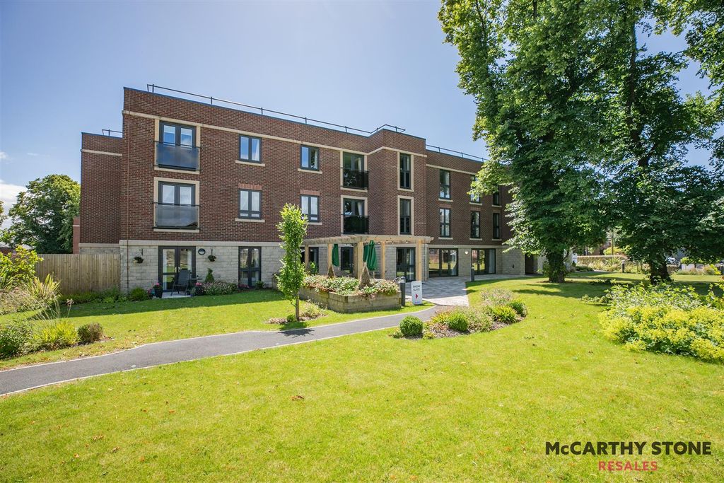 Property photo 1 of 25 8607231-Exterior06.Jpg