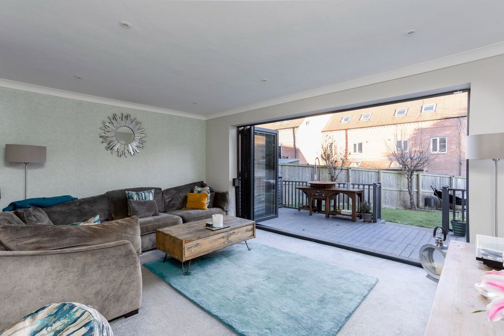 Property photo 2 of 27