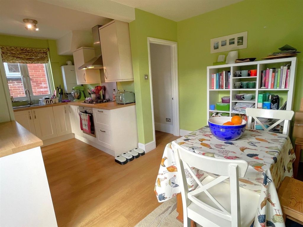 Property photo 2 of 25 Kitchen/Diner