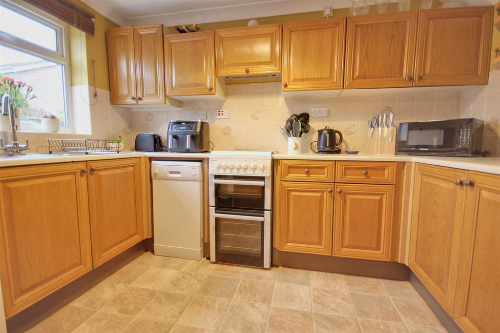 Property photo 3 of 19 Img_0091-Img_0093_Lzn.Jpg