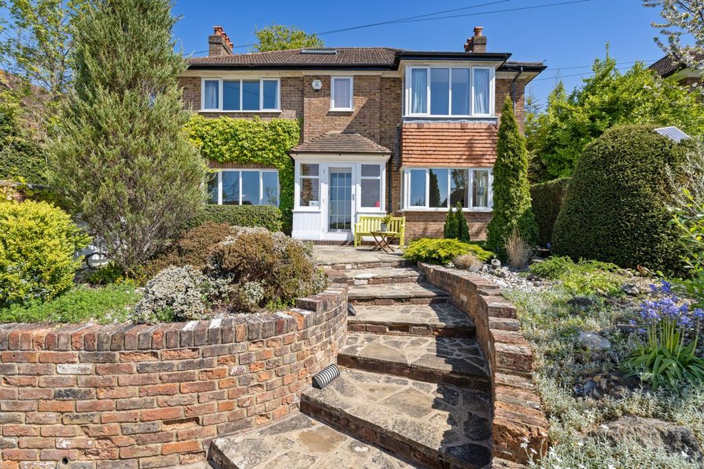 Property photo 2 of 27