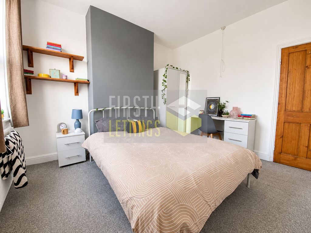 Property photo 3 of 12 Photo 1