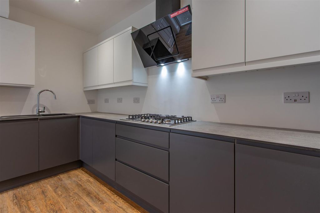Property photo 2 of 8 Grosvenor Street 15-2.Jpg