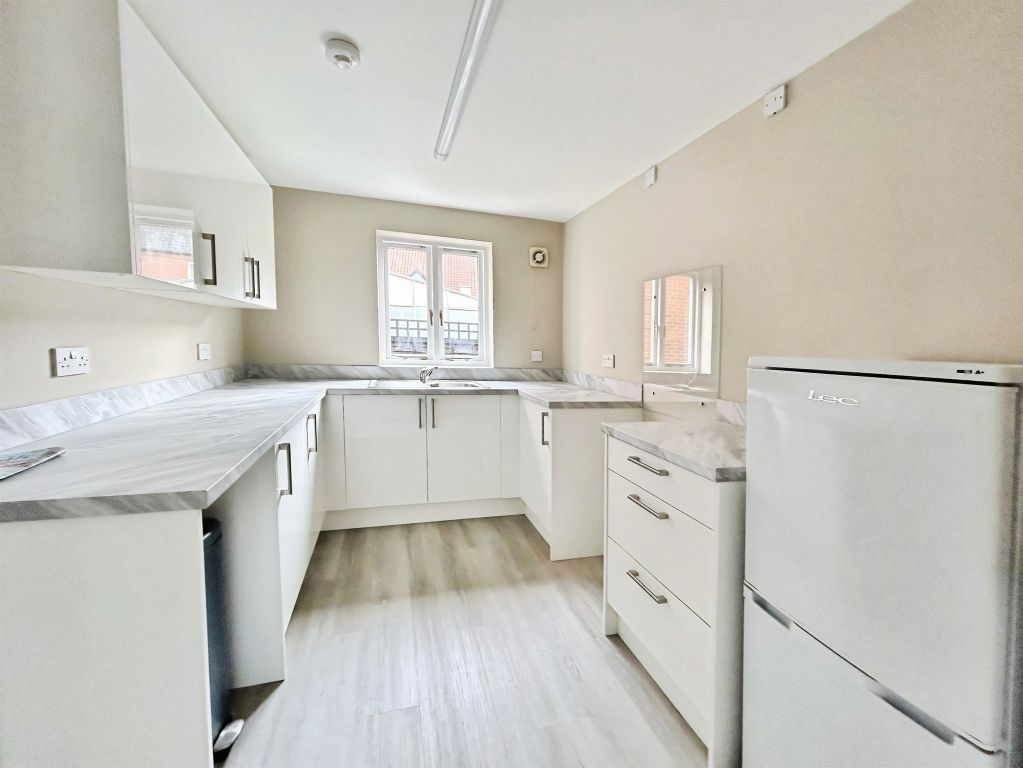 Property photo 3 of 23