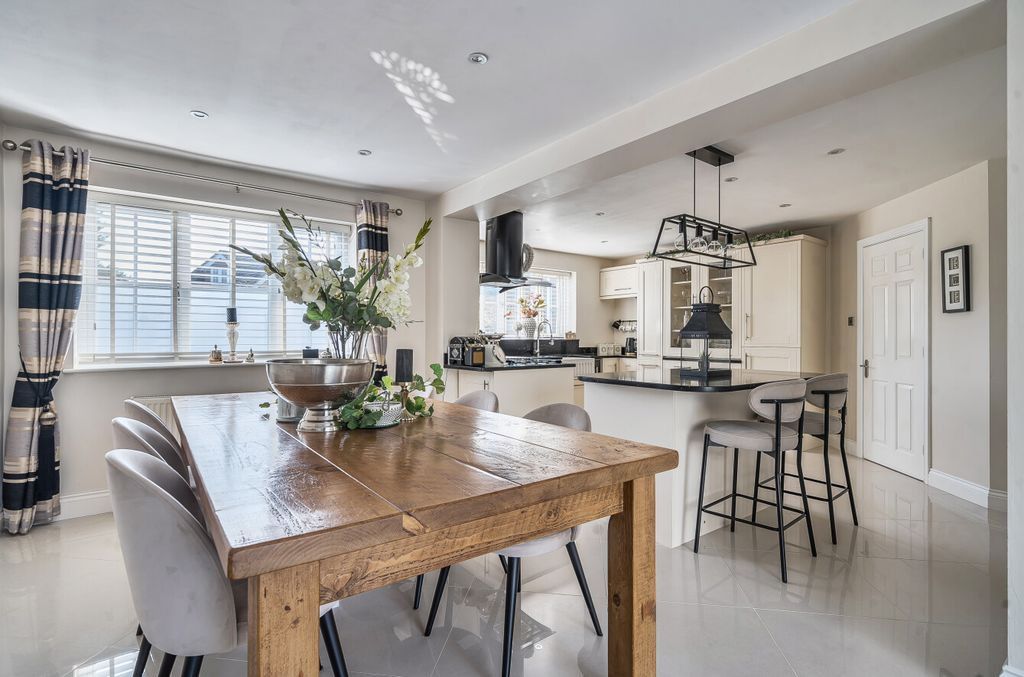 Property photo 3 of 21 1409075-7-69A86cc...