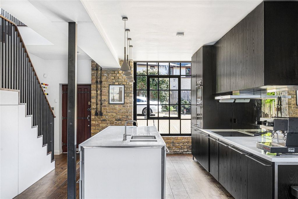 Property photo 3 of 26 Reception/Kitchen