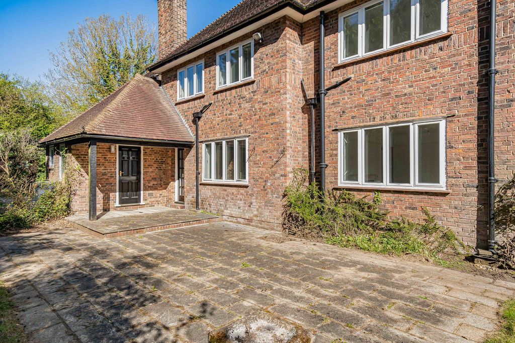 Property photo 3 of 27