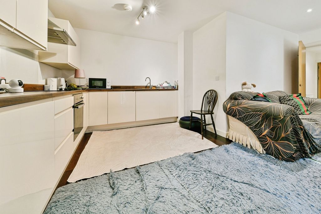 Property photo 3 of 21 Pbox-Img.Jpg