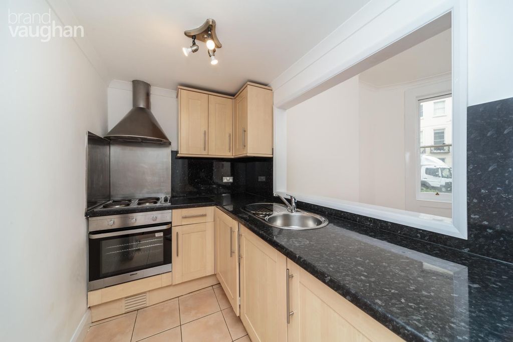 Property photo 3 of 5 Kitchen