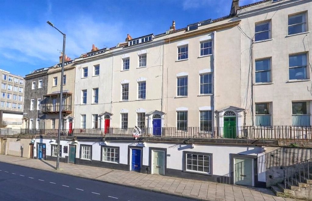 Property photo 2 of 15 Picture No. 33