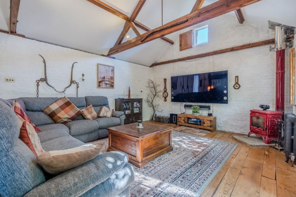 Property photo 2 of 27