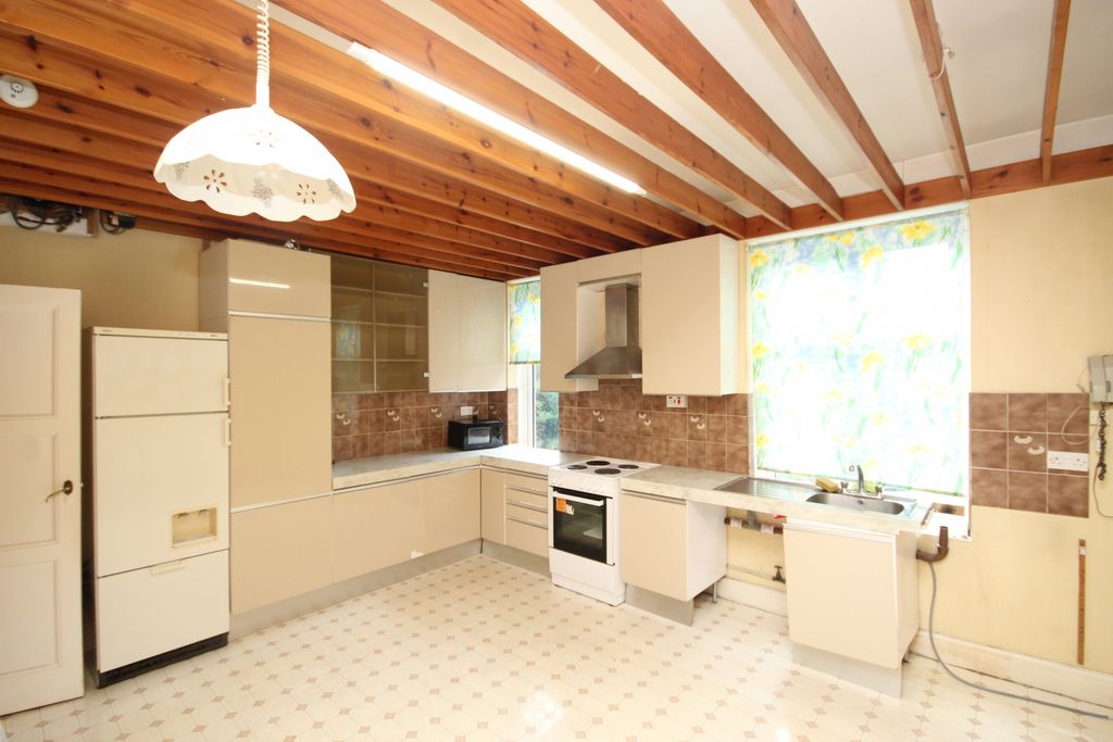 Property photo 2 of 12 Gallery