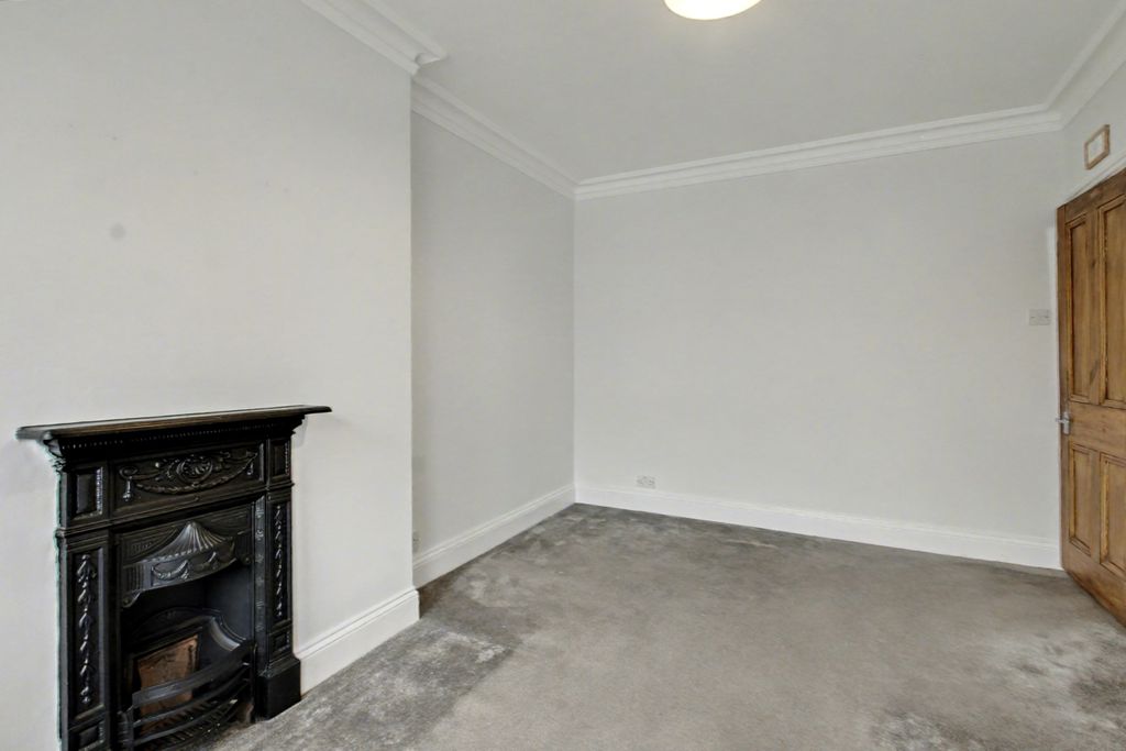 Property photo 3 of 10 3.Lounge.Jpg