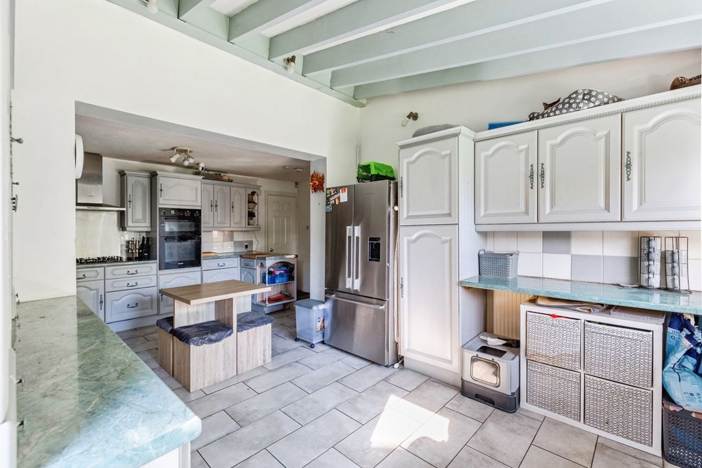 Property photo 2 of 16 Kitchen