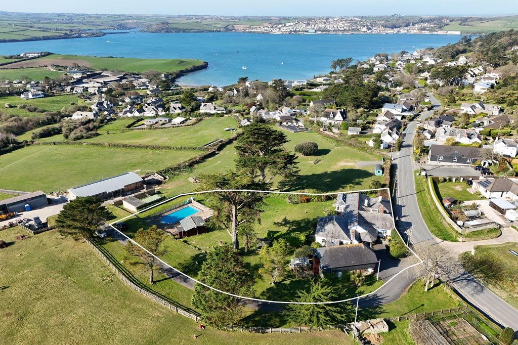 Property photo 2 of 25 6814Ca4F86383_CM_Dji_1_White Line