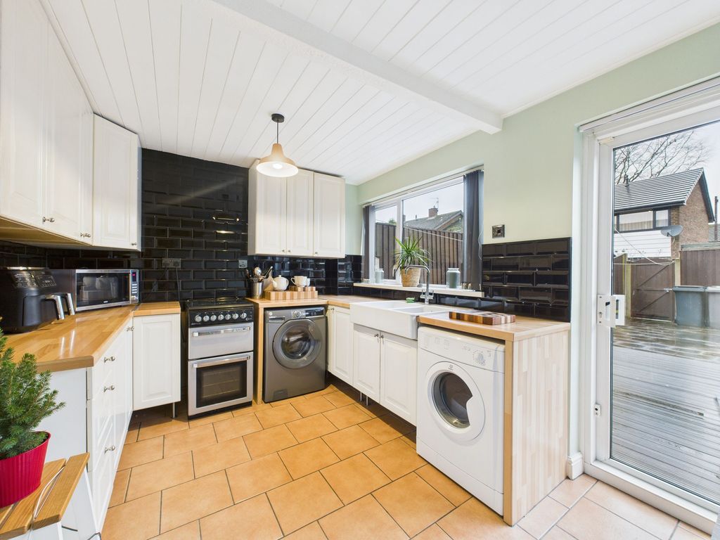 Property photo 3 of 14 Dining Kitchen