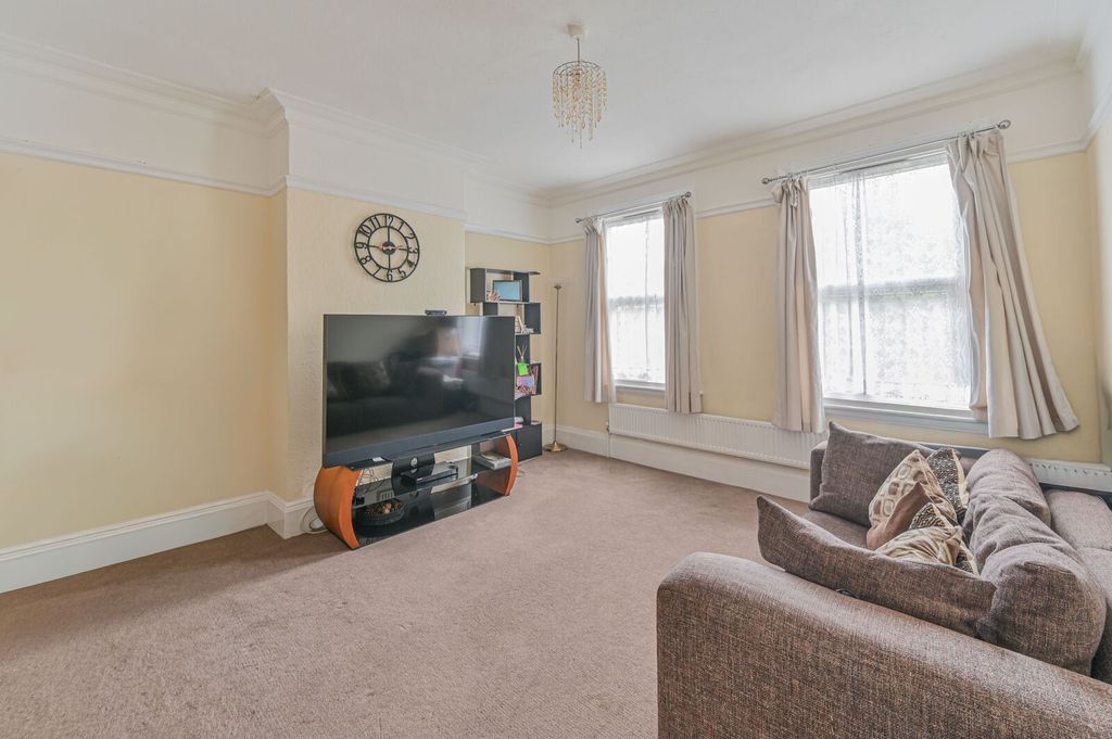 Property photo 2 of 8