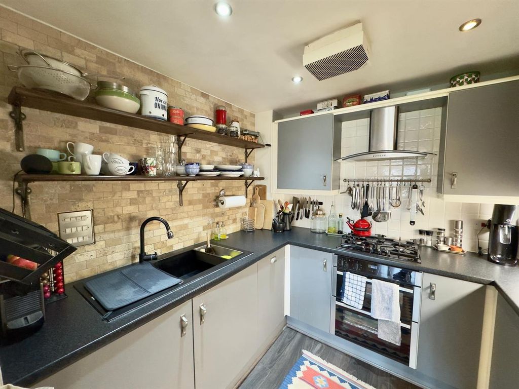 Additional image 6 of 2 bed flat for saleLatimer House, Marrow Meade, Fleet GU51