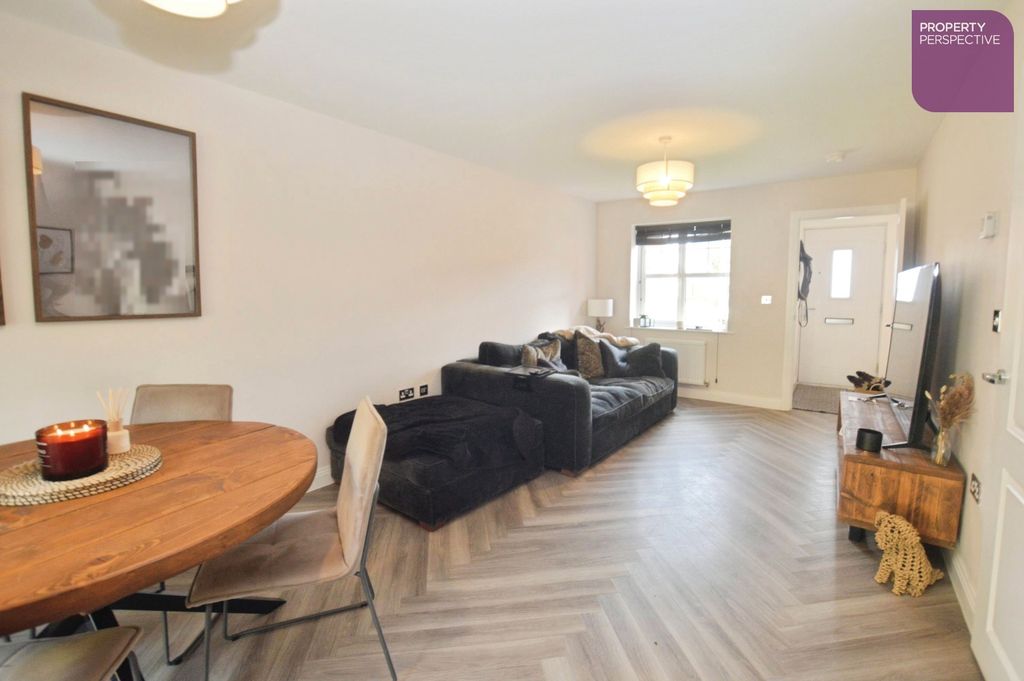 Property photo 3 of 12 Pbox-Img.Jpg