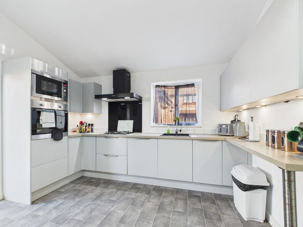 Property photo 2 of 20 4631836