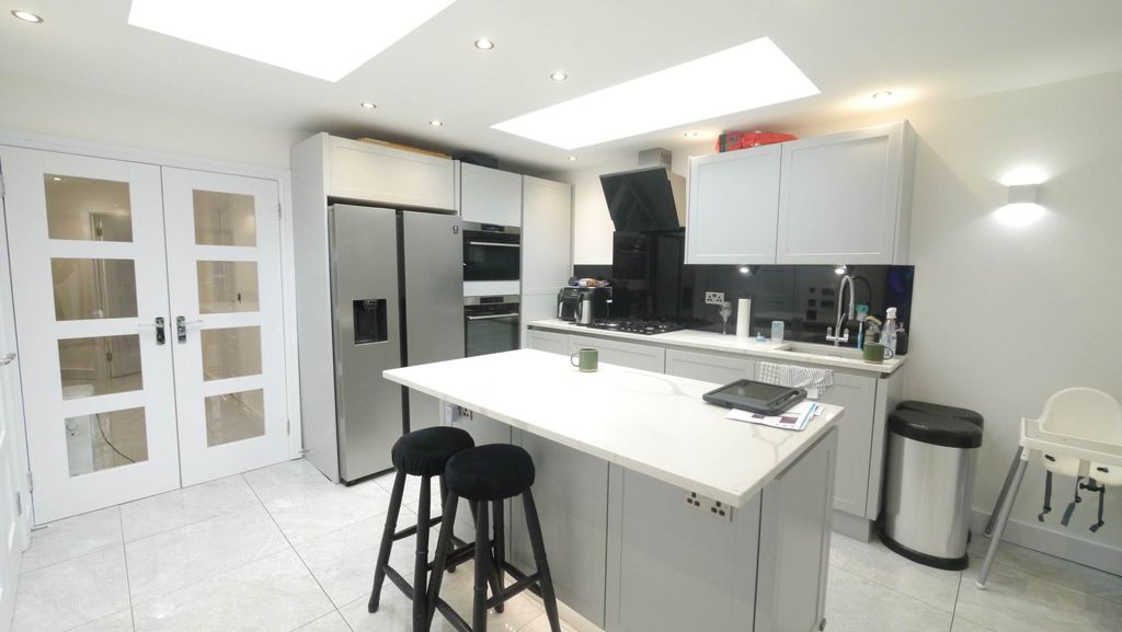 Property photo 1 of 41