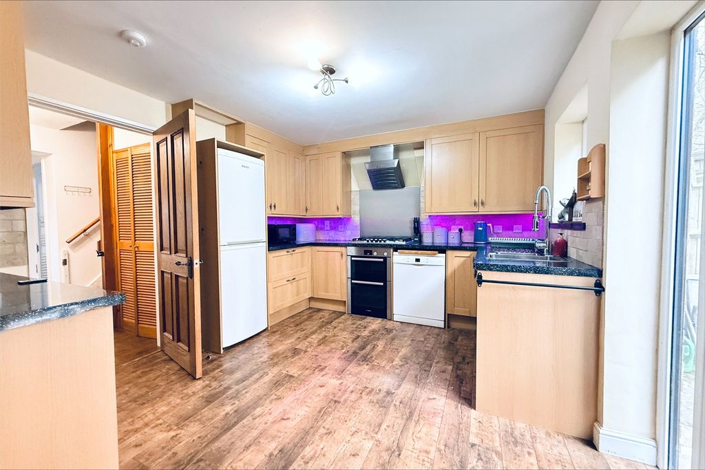 Property photo 3 of 17 Kitchen