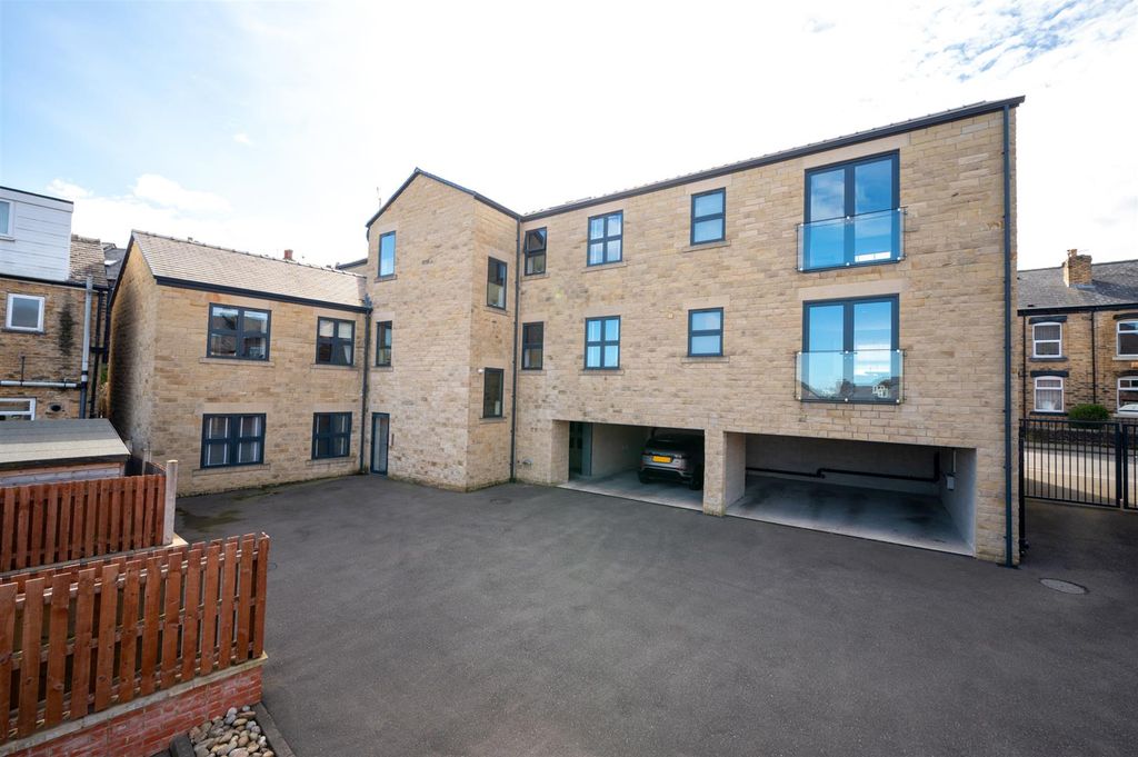 Property photo 2 of 14 Exterior