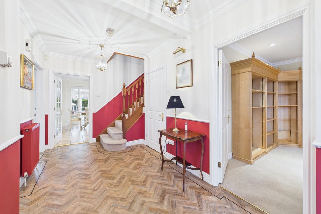 Property photo 2 of 40 Hall