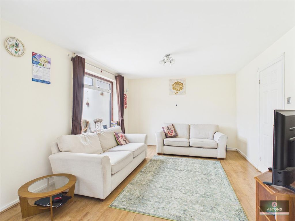 Property photo 2 of 12 Lounge.Jpg