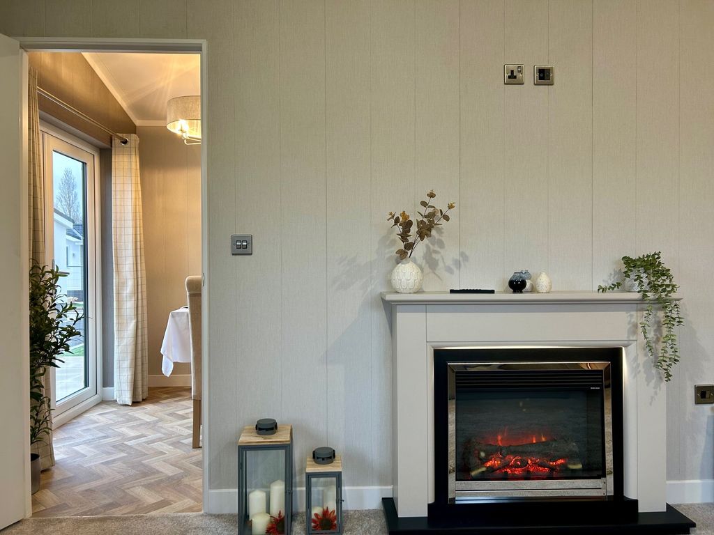 Property photo 3 of 15 Lounge