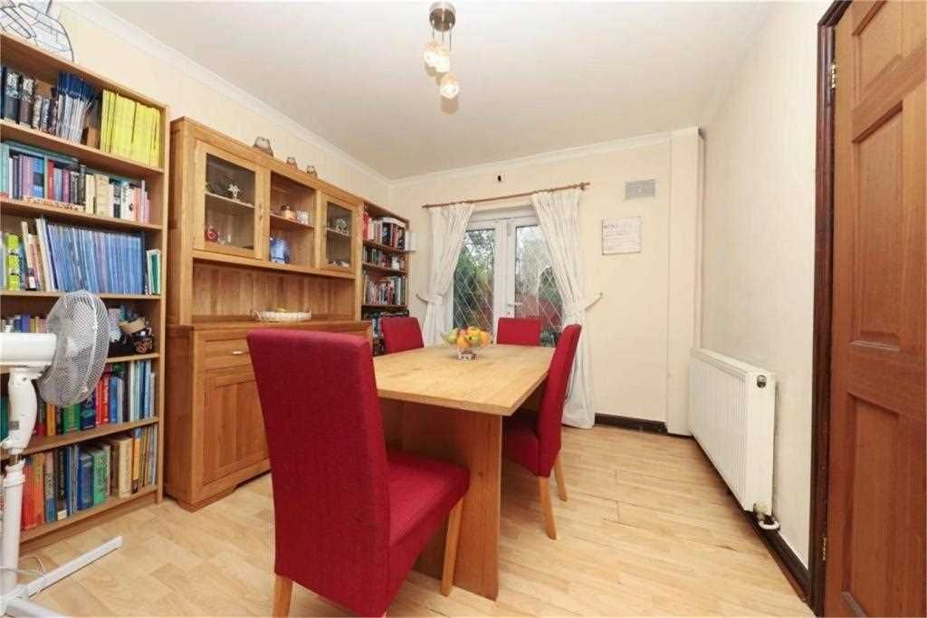 Property photo 3 of 9 Location Highlights: