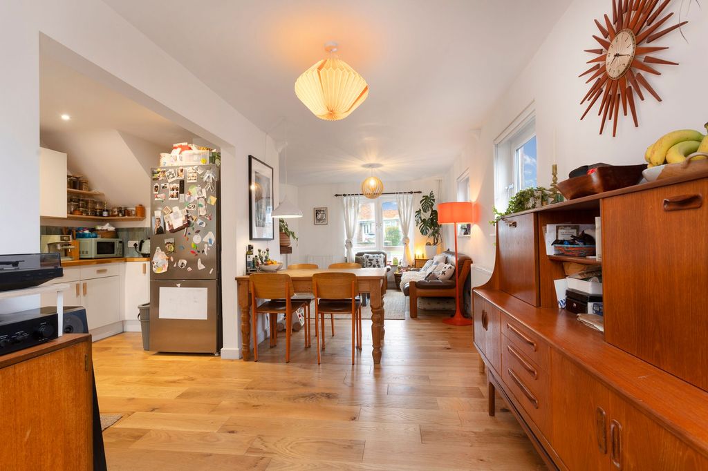 Property photo 3 of 35