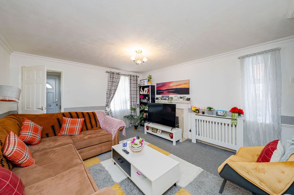 Property photo 2 of 13