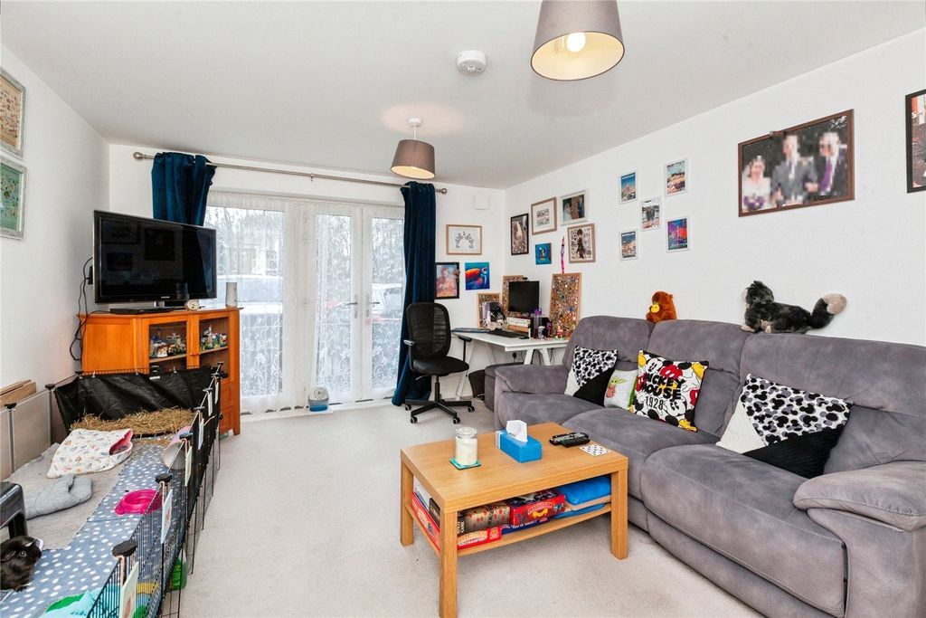 Property photo 2 of 18 Living Room