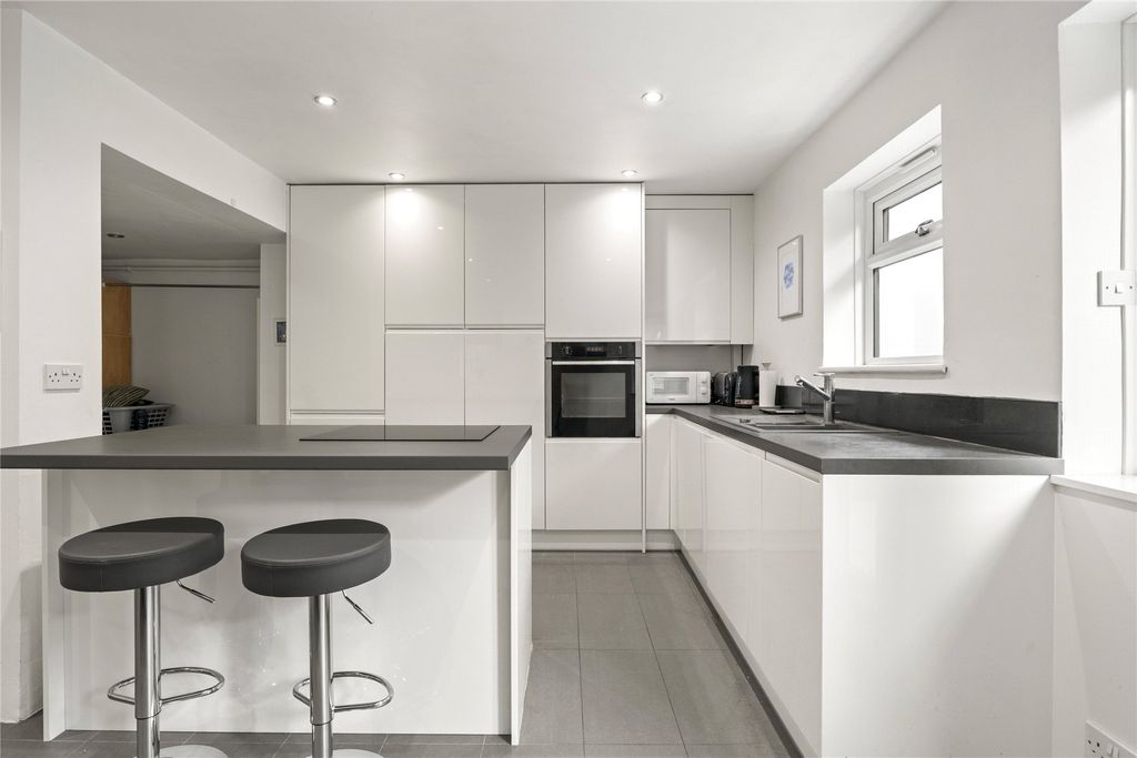 Property photo 3 of 20 Kitchen/ Dining