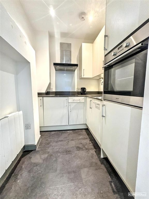 Property photo 3 of 6 Bright Modern Kitchen With Integrated Appliances...
