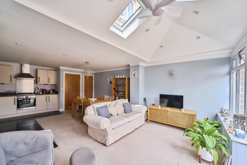 Property photo 3 of 20 Pbox-Img.Jpg