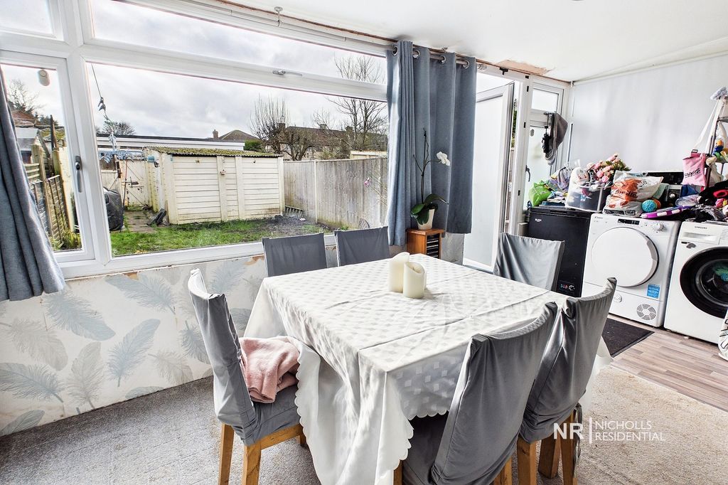 Property photo 2 of 11 Conservatory