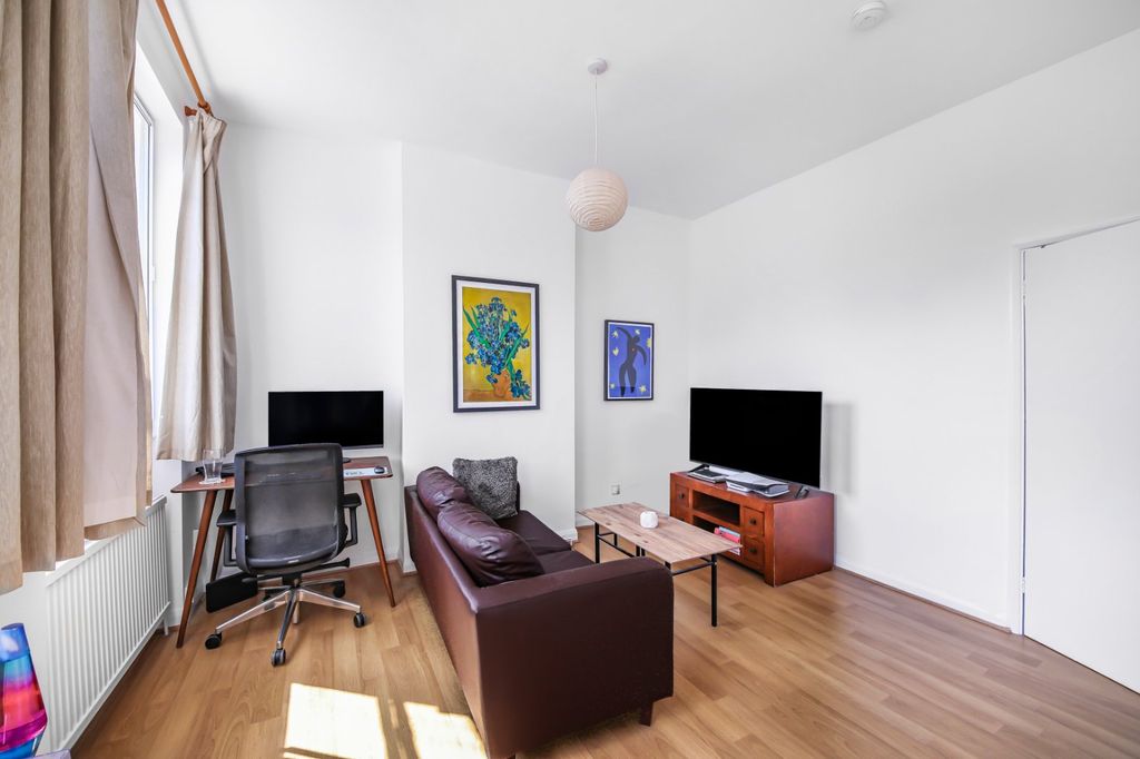 Property photo 2 of 8