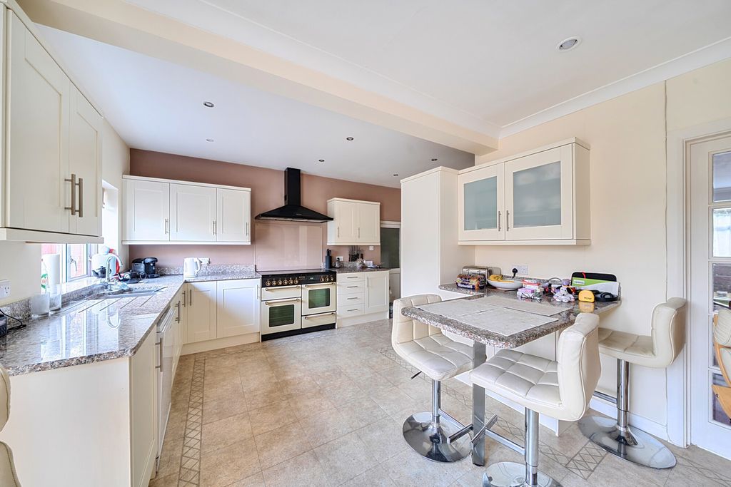 Property photo 2 of 19 1375543-10-690A25...