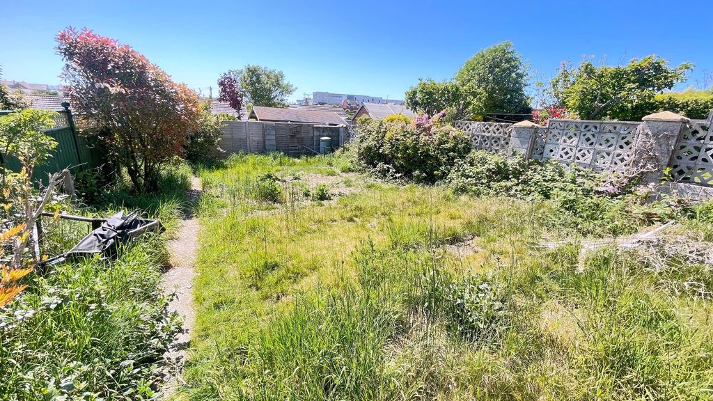 Property photo 3 of 12 Bottom Garden