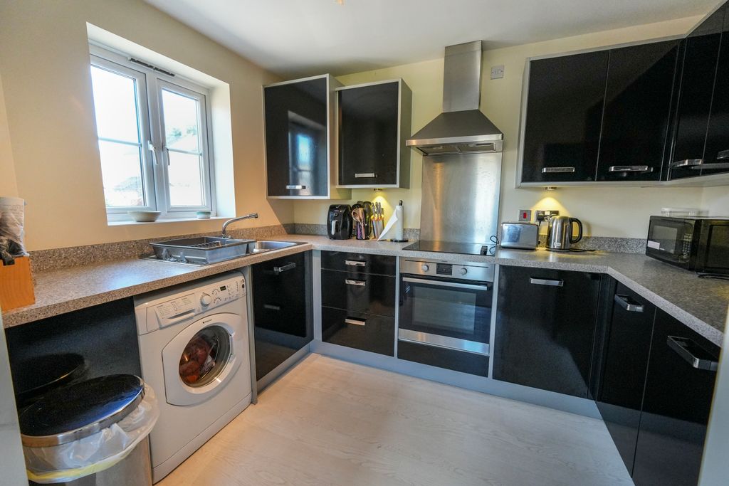 Property photo 3 of 15 Kitchen