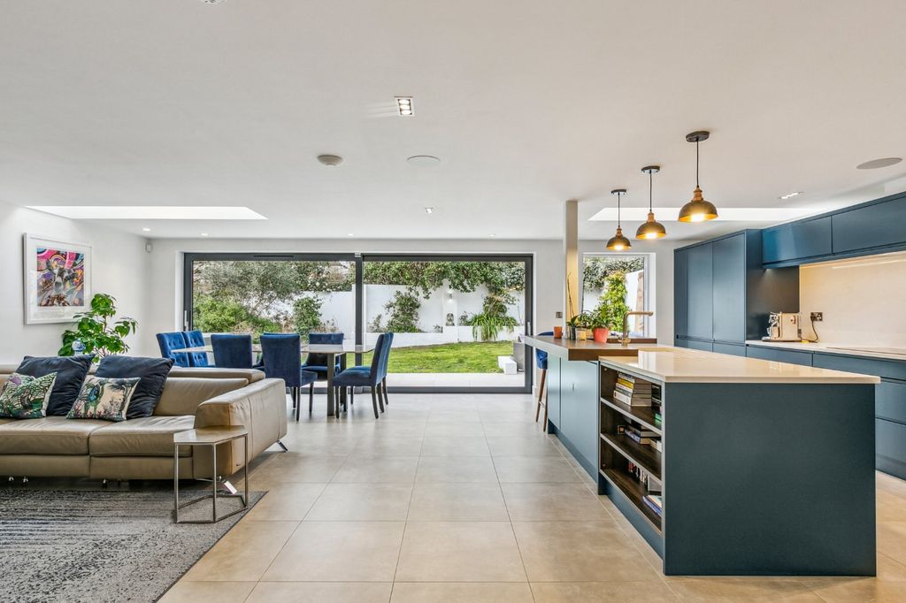 Property photo 3 of 14