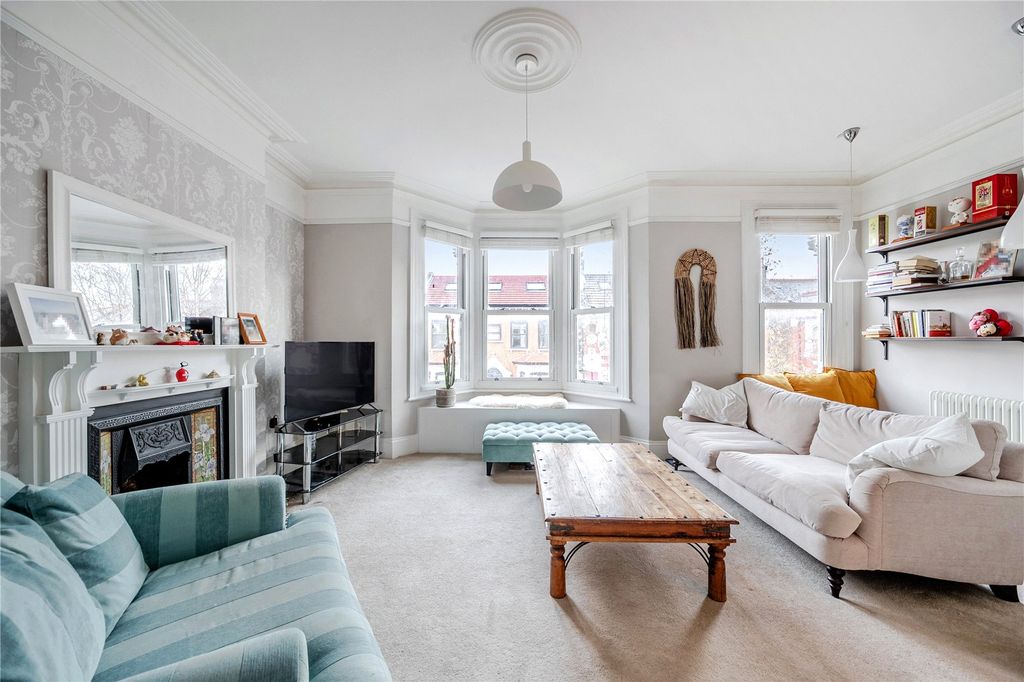 Property photo 2 of 18 Picture No. 15