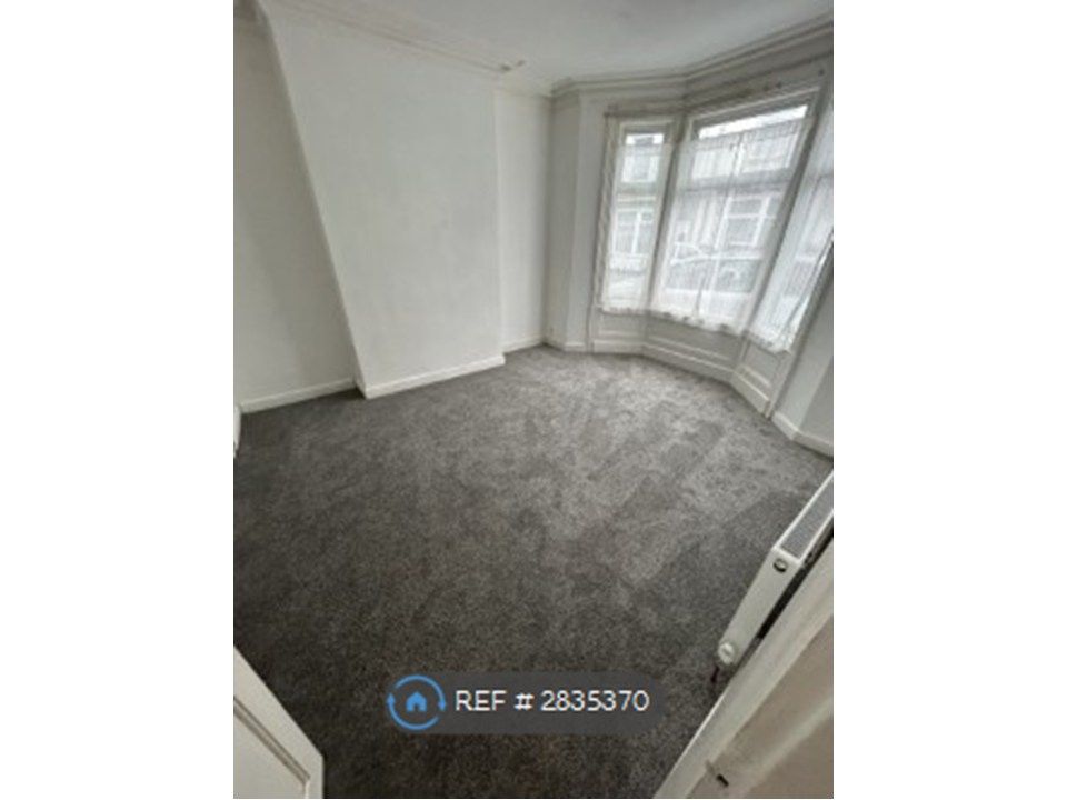 Property photo 3 of 9 Front Room