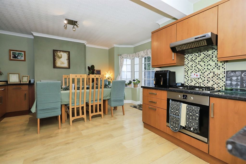 Property photo 3 of 22